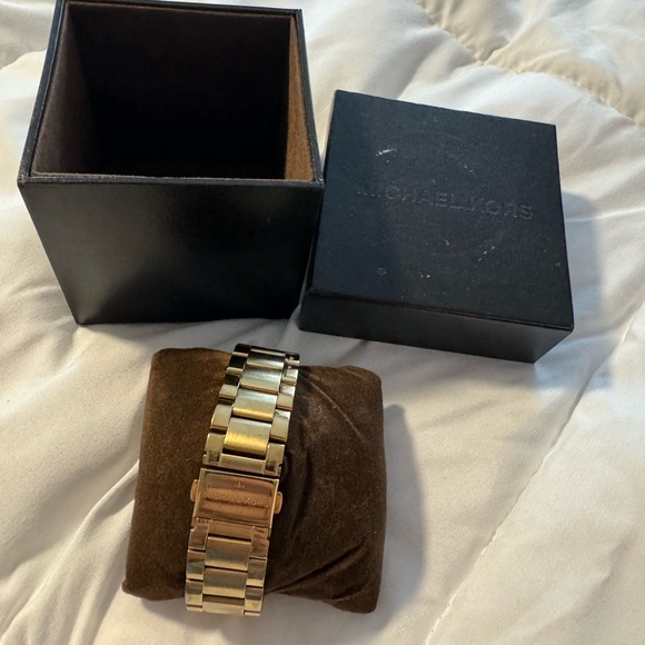 Michael Kors Golden Runway Women’s Watch - Picture 6 of 11